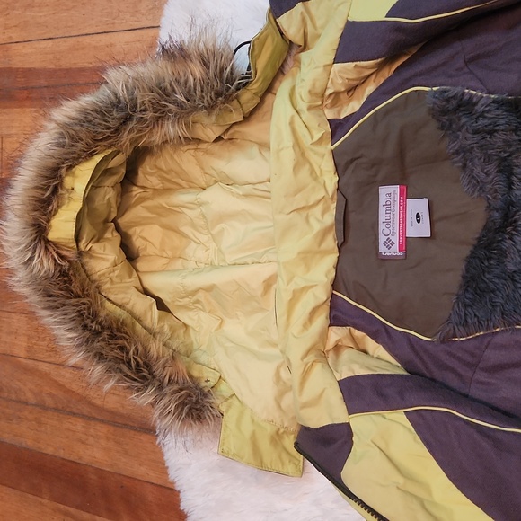 Columbia Convert jacket in olive green, detachable fur hood - Picture 7 of 14